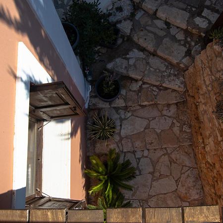 迈伊斯蒂Kavos House公寓 外观 照片